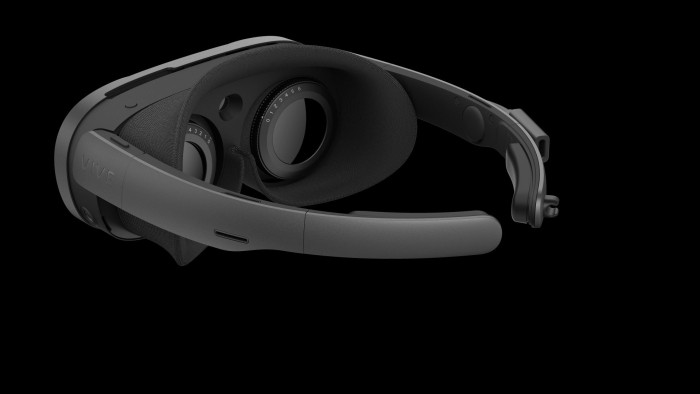 Der Akku kann abgenommen und stattdessen Brillenbügel installiert werden. (Bild: HTC)